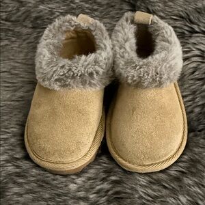 BearPaw Tan Slippers with Gray Faux Fur